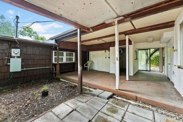 632 Meadowlawn Street, Shoreacres, TX 77571