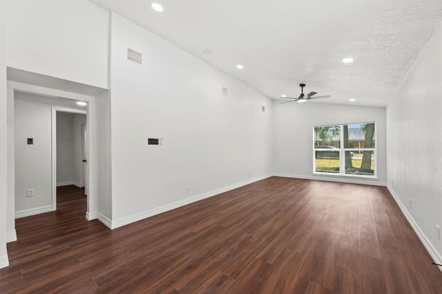 632 Meadowlawn Street, Shoreacres, TX 77571