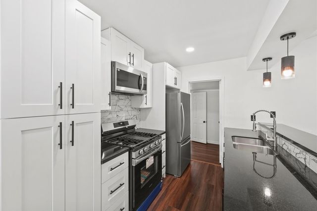 632 Meadowlawn Street, Shoreacres, TX 77571