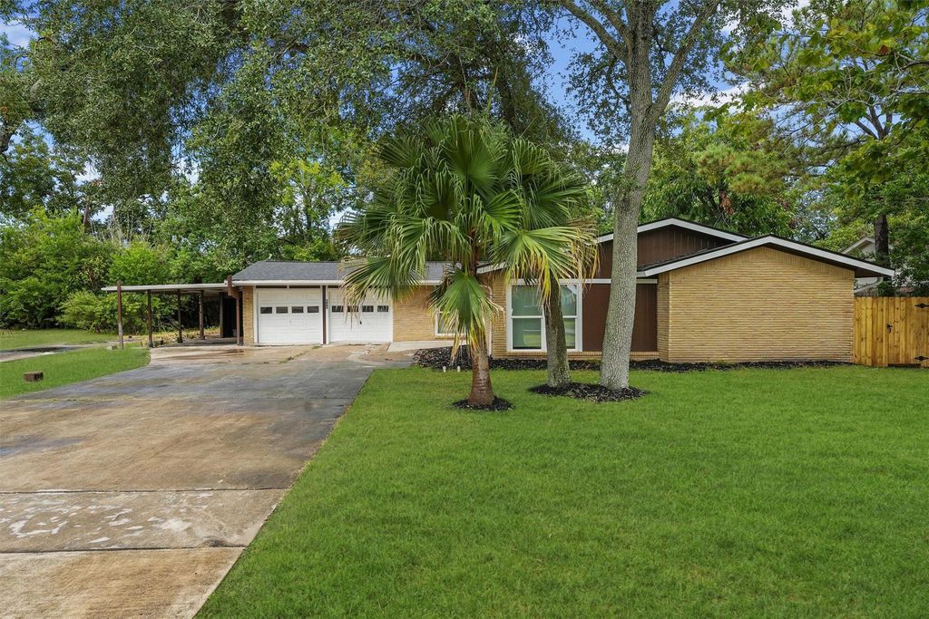 632 Meadowlawn Street, Shoreacres, TX 77571