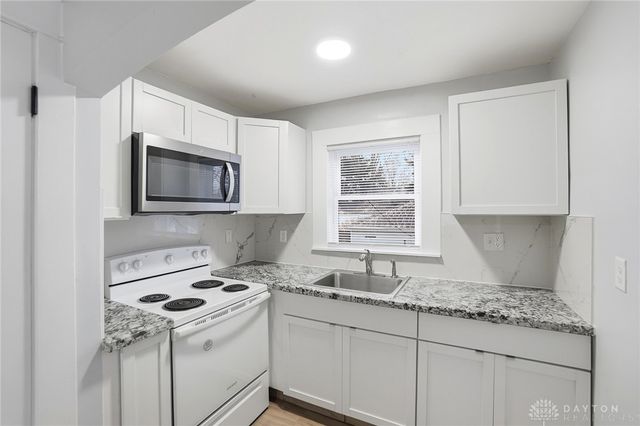 305 E Siebenthaler Avenue, Dayton, OH 45405