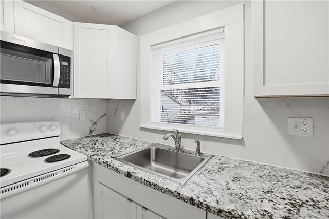 305 E Siebenthaler Avenue, Dayton, OH 45405