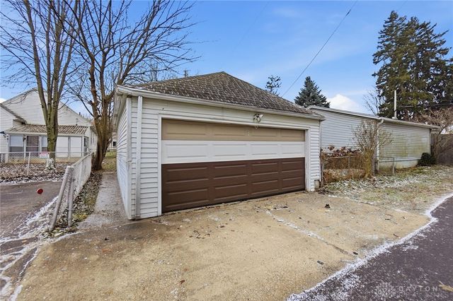 305 E Siebenthaler Avenue, Dayton, OH 45405