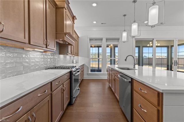 214 Arbormoor LN, Moyock, NC 27958