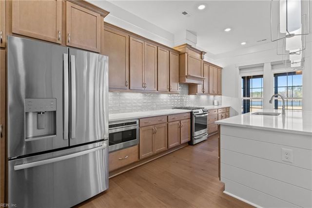214 Arbormoor LN, Moyock, NC 27958