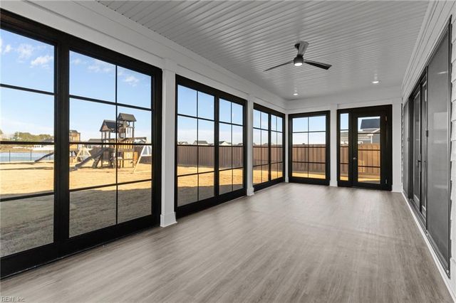 214 Arbormoor LN, Moyock, NC 27958