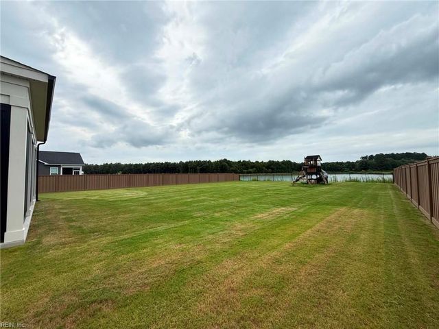 214 Arbormoor LN, Moyock, NC 27958