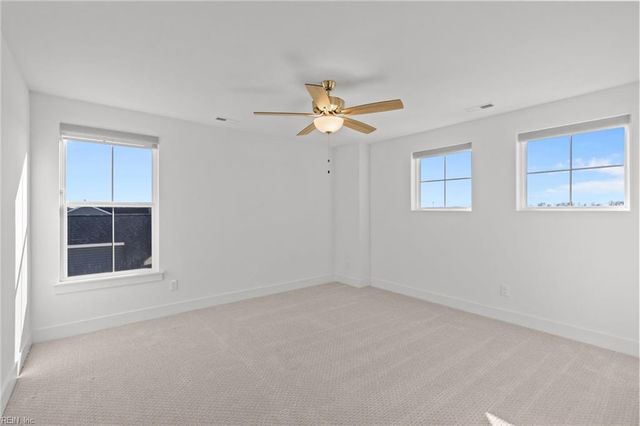 214 Arbormoor LN, Moyock, NC 27958