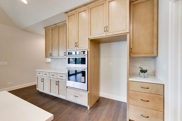 495 CORA Lane, St. Charles, IL 60174