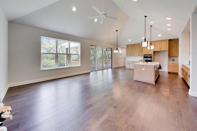 495 CORA Lane, St. Charles, IL 60174