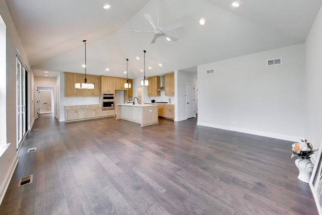 495 CORA Lane, St. Charles, IL 60174