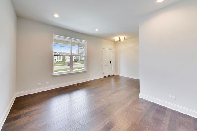 495 CORA Lane, St. Charles, IL 60174