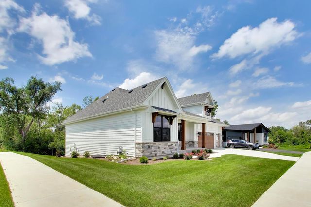 495 CORA Lane, St. Charles, IL 60174