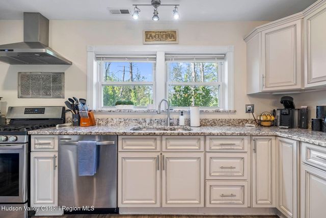 73 Lisa Lane, Athens, NY 12015