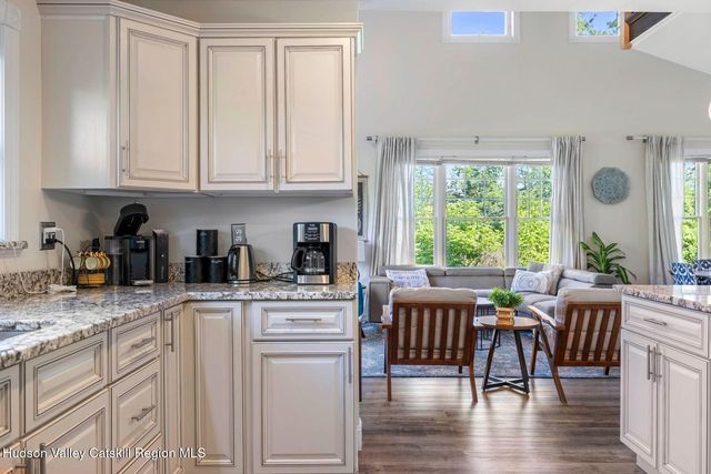 73 Lisa Lane, Athens, NY 12015