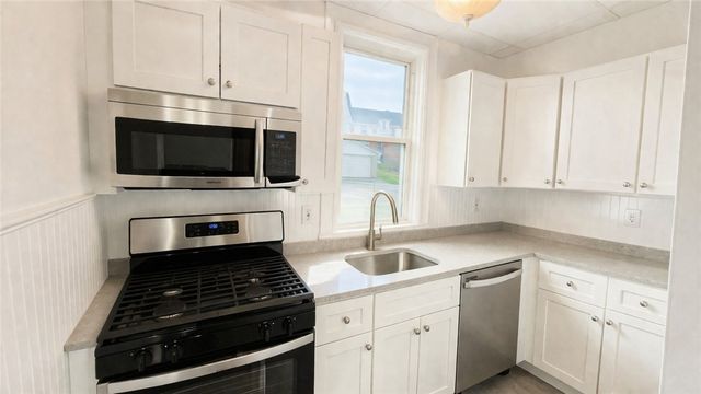 73 S Fremont Ave, Bellevue, PA 15202