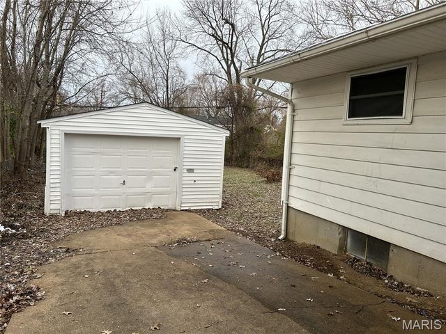 10605 Spring Garden Drive, St Louis, MO 63137