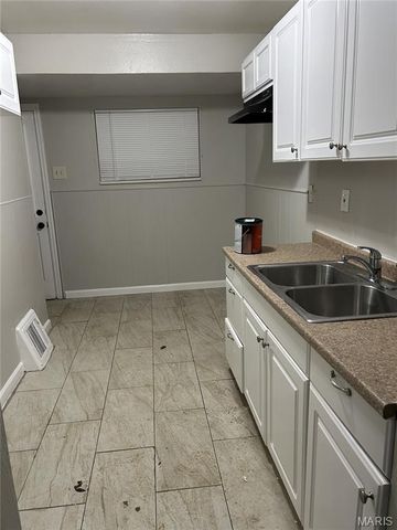 10605 Spring Garden Drive, St Louis, MO 63137