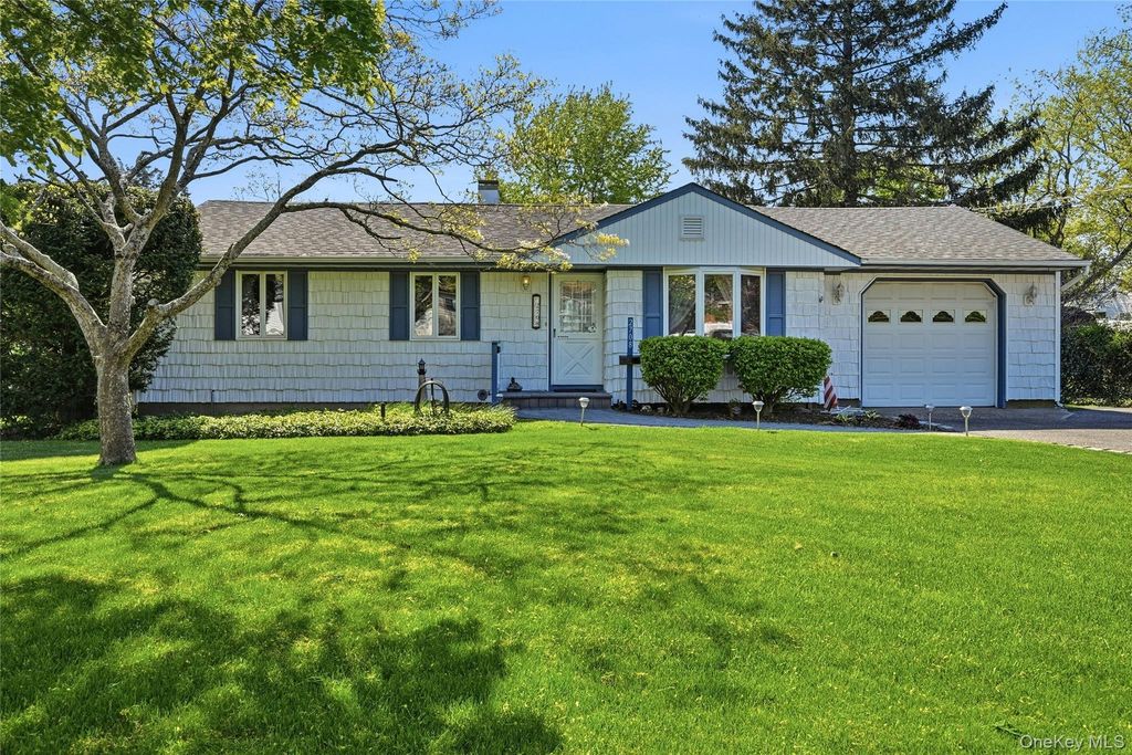 2708 Gull Avenue, Medford, NY 11763