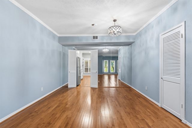 4320 Bellaire Drive S 221W, Fort Worth, TX 76109