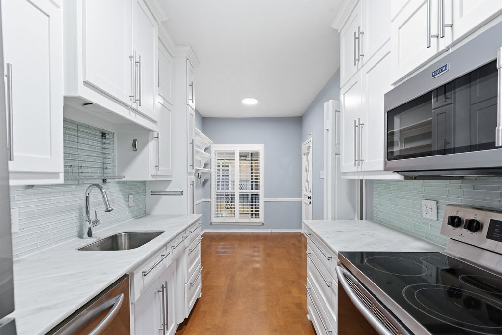 4320 Bellaire Drive S 221W, Fort Worth, TX 76109