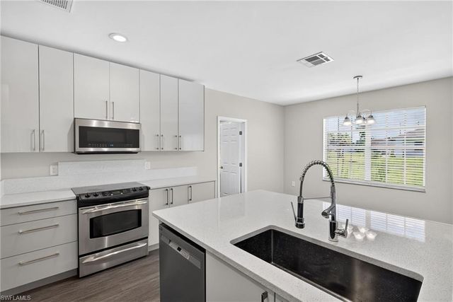 3900 4th ST SW, Lehigh Acres, FL 33976