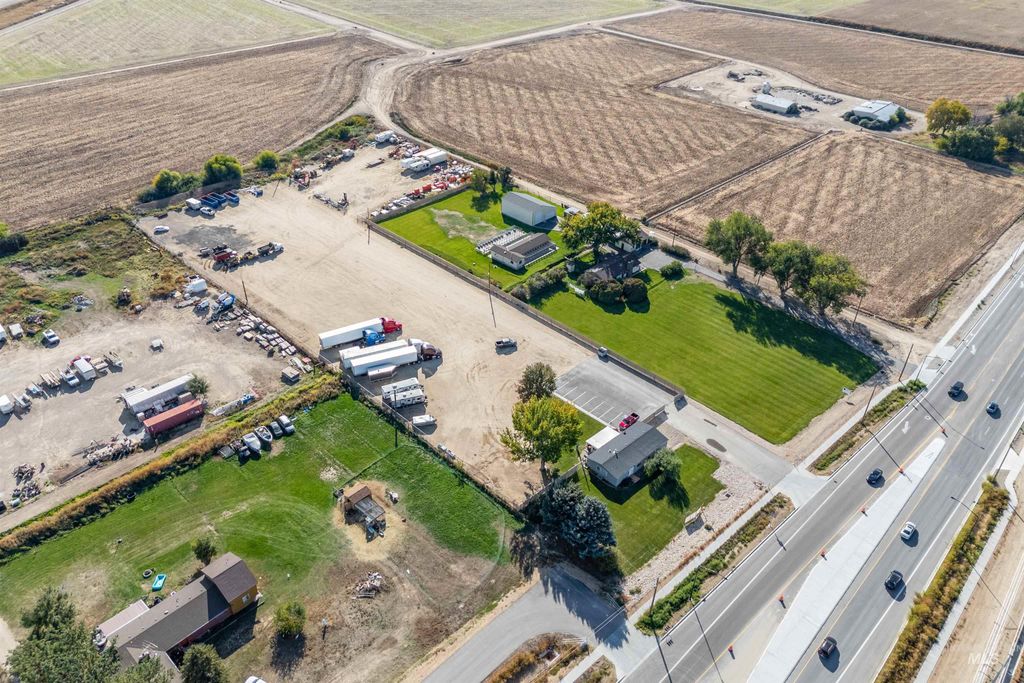 4457 E Franklin Rd, Nampa, ID 83687 photo 2