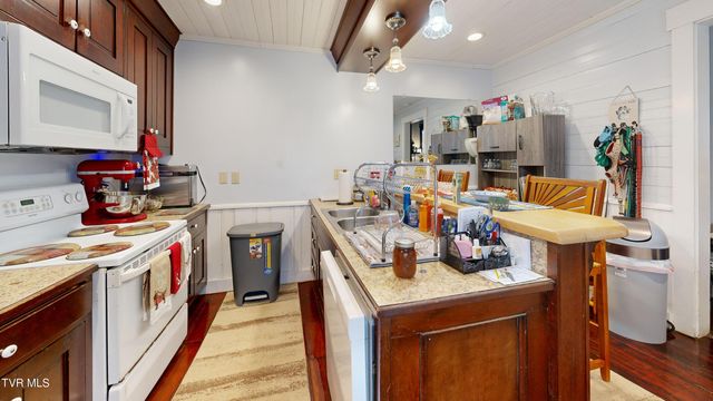 212 Main Street, Roan Mountain, TN 37687