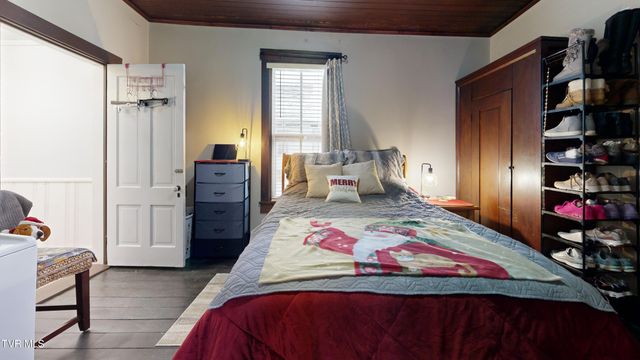 212 Main Street, Roan Mountain, TN 37687