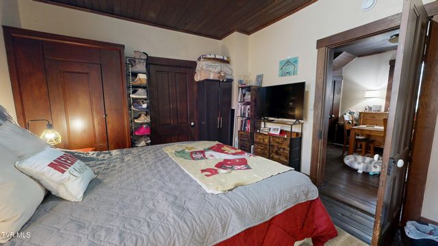 212 Main Street, Roan Mountain, TN 37687