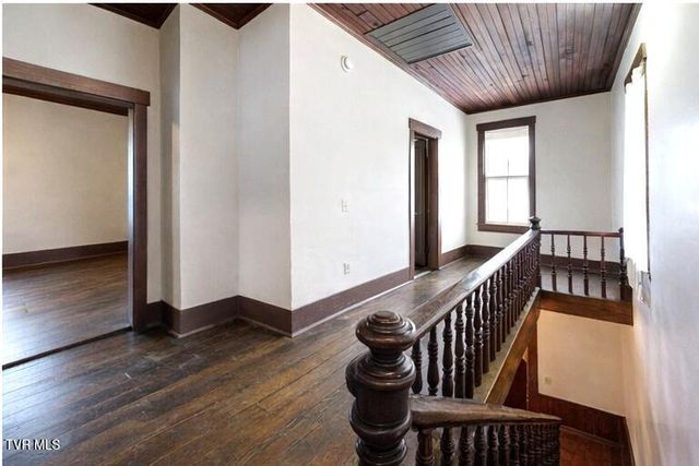212 Main Street, Roan Mountain, TN 37687