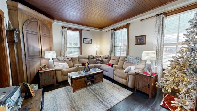 212 Main Street, Roan Mountain, TN 37687