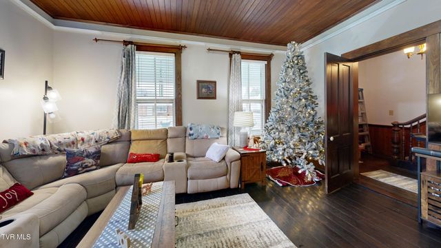 212 Main Street, Roan Mountain, TN 37687