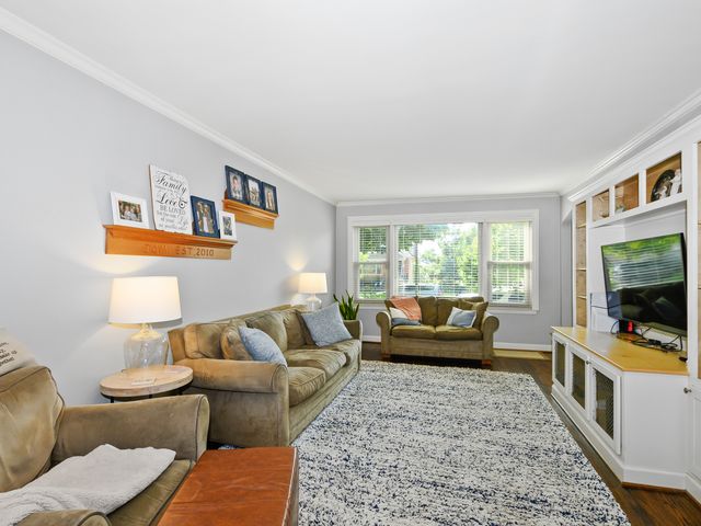 9945 S WASHTENAW Avenue, Chicago, IL 60655