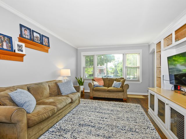 9945 S WASHTENAW Avenue, Chicago, IL 60655