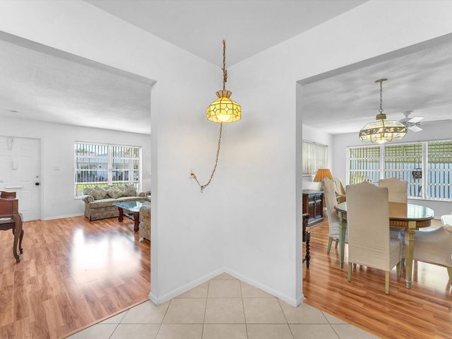 5702 NW 84th Avenue, Tamarac, FL 33321