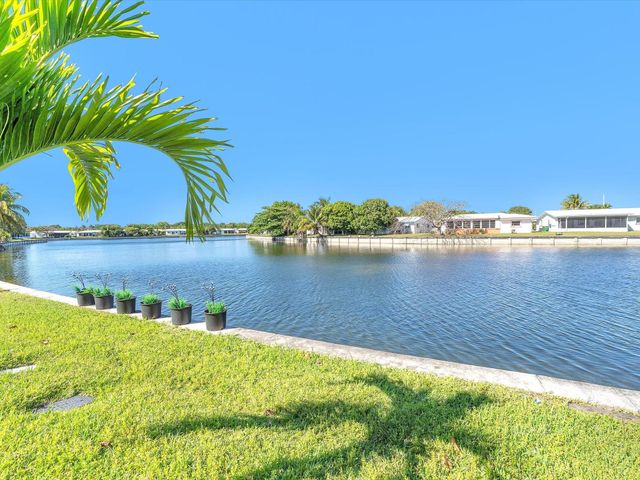 5702 NW 84th Avenue, Tamarac, FL 33321