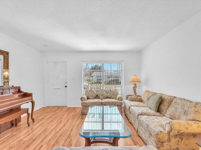 5702 NW 84th Avenue, Tamarac, FL 33321