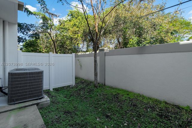 4117 N Oak Pl, Dania Beach, FL 33314