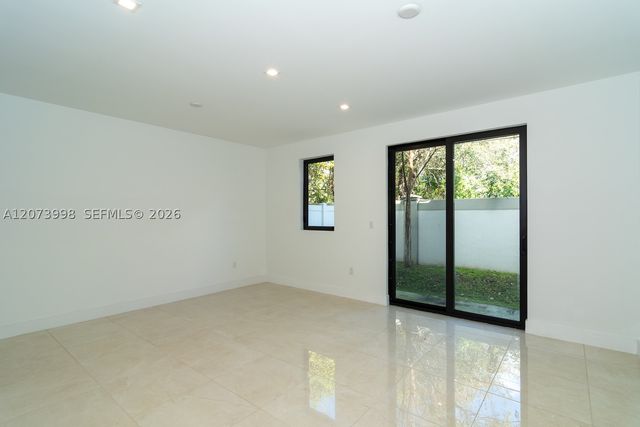 4117 N Oak Pl, Dania Beach, FL 33314