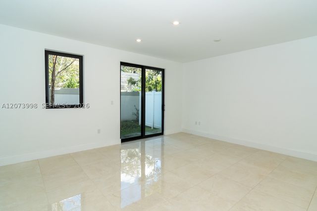 4117 N Oak Pl, Dania Beach, FL 33314