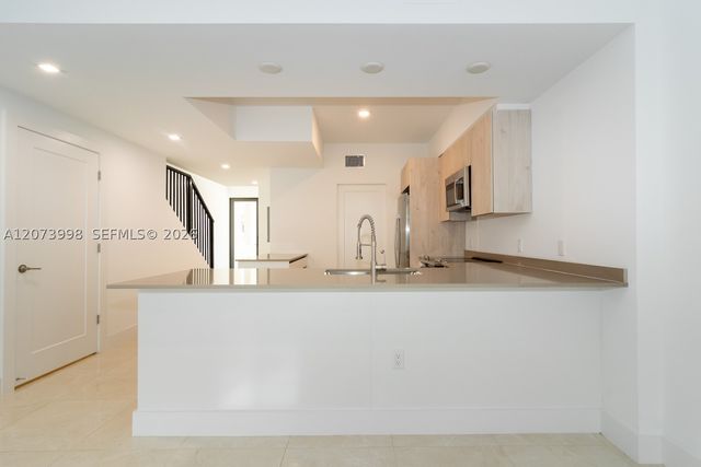 4117 N Oak Pl, Dania Beach, FL 33314