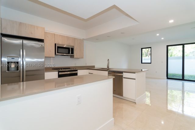 4117 N Oak Pl, Dania Beach, FL 33314