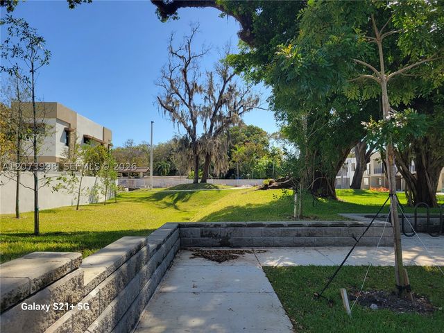 4117 N Oak Pl, Dania Beach, FL 33314