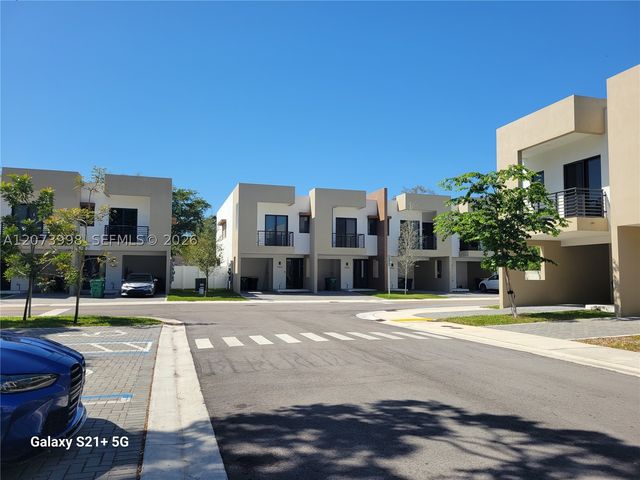 4117 N Oak Pl, Dania Beach, FL 33314