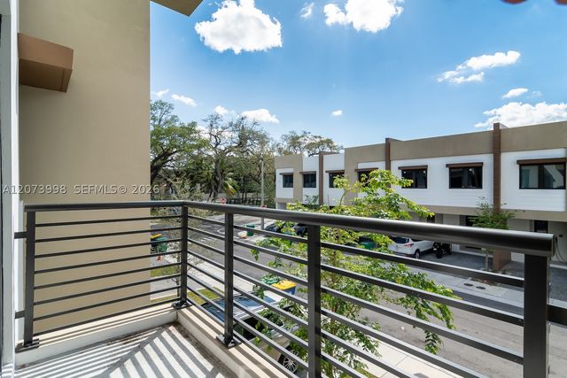 4117 N Oak Pl, Dania Beach, FL 33314