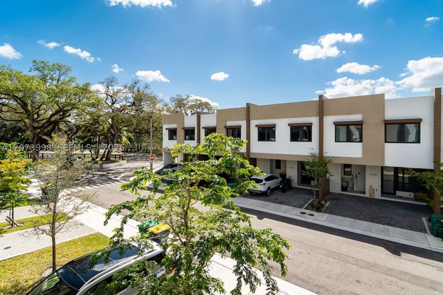 4117 N Oak Pl, Dania Beach, FL 33314