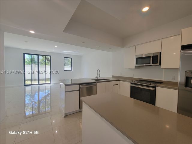4117 N Oak Pl, Dania Beach, FL 33314