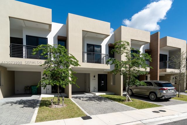 4117 N Oak Pl, Dania Beach, FL 33314