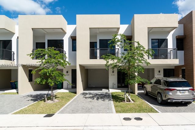 4117 N Oak Pl, Dania Beach, FL 33314
